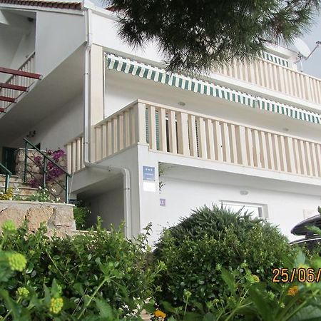 Apartments Vila Oksana Mimice Eksteriør bilde