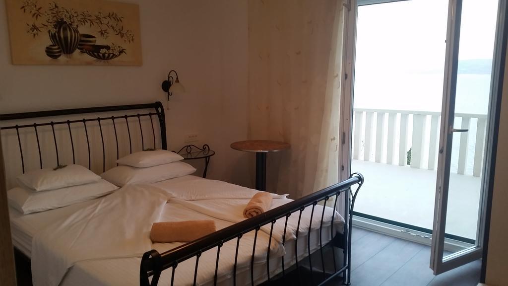 Apartments Vila Oksana Mimice Eksteriør bilde