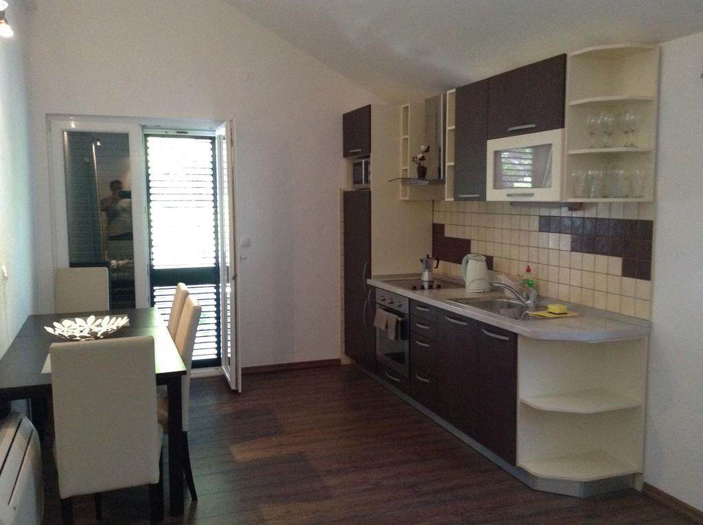 Apartments Vila Oksana Mimice Eksteriør bilde