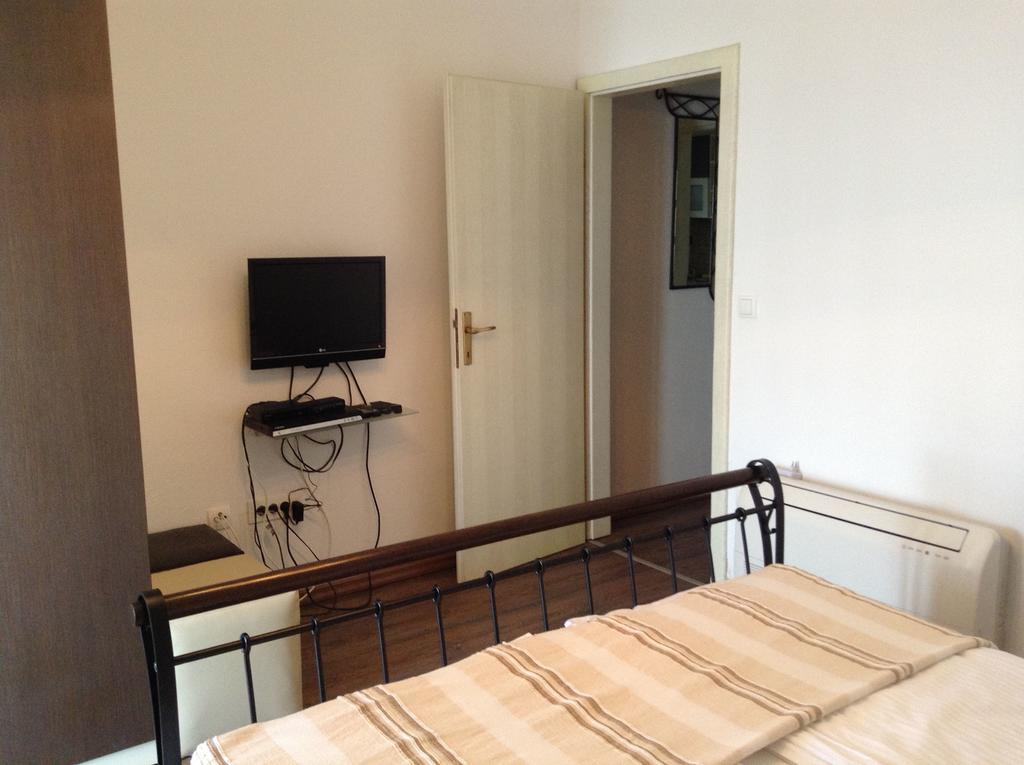 Apartments Vila Oksana Mimice Eksteriør bilde